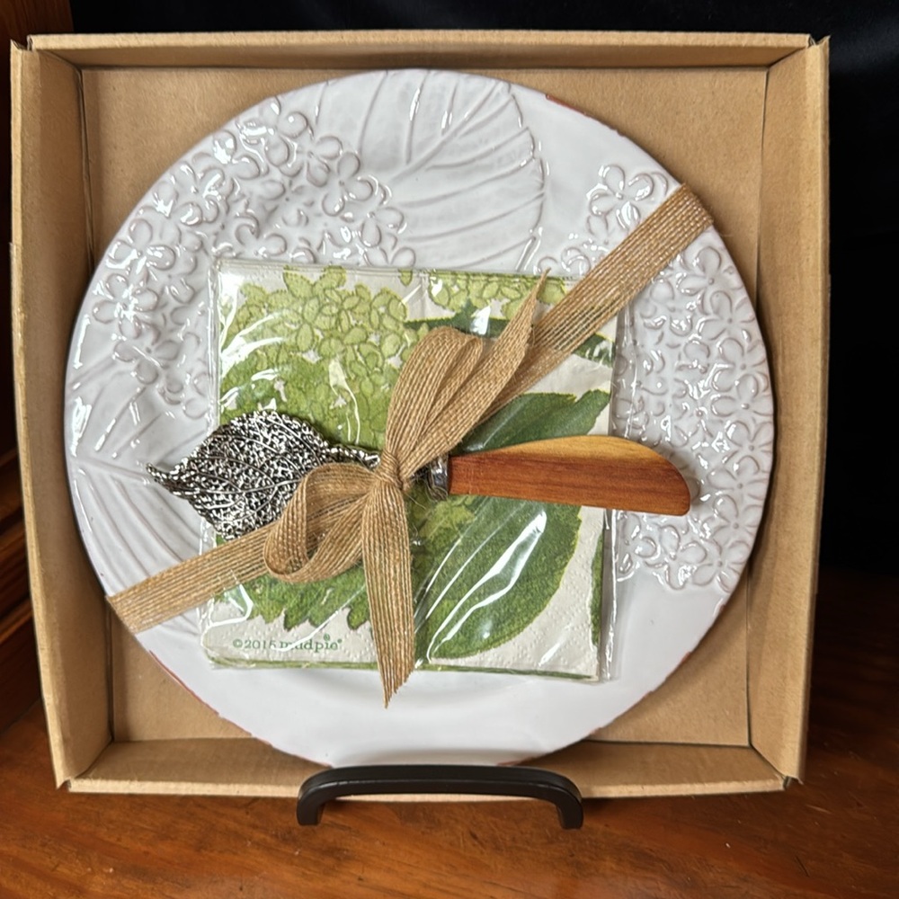 Mud Pie Hydrangea Cheese Plate Set